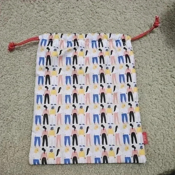 ❤️free with bundle❤️Ipsy glam bag! - Picture 1 of 3